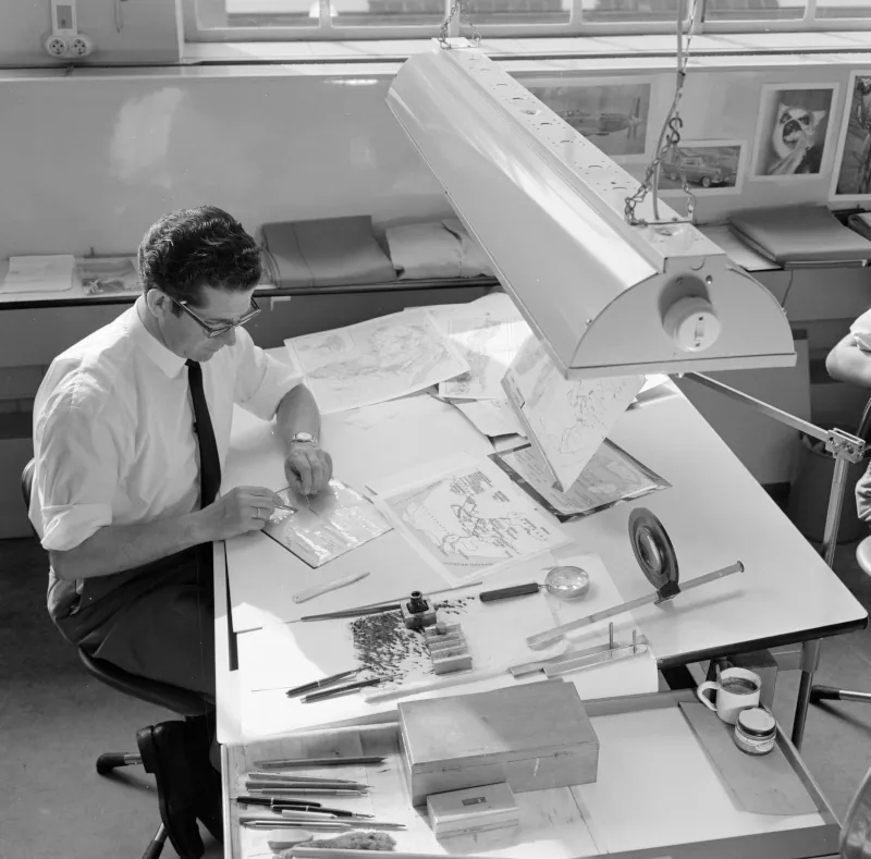 Willem van de Poll: Een medewerkers aan zijn tekentafel, 1965. Quelle: commons.wikimedia, Public Domain